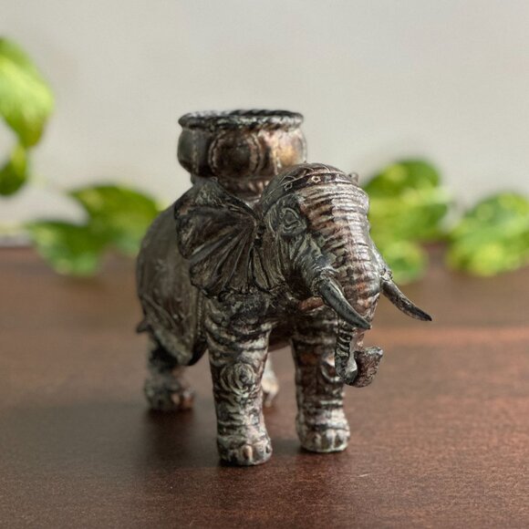 Resin Elephant Tealight Holder - Picture 3 of 6
